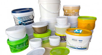 Oval plastic bucket with lid